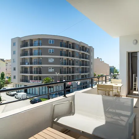 Διαμέρισμα Bf *